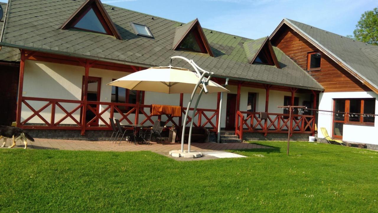 Liptovský Mikuláš Apartman Route 18 מראה חיצוני תמונה