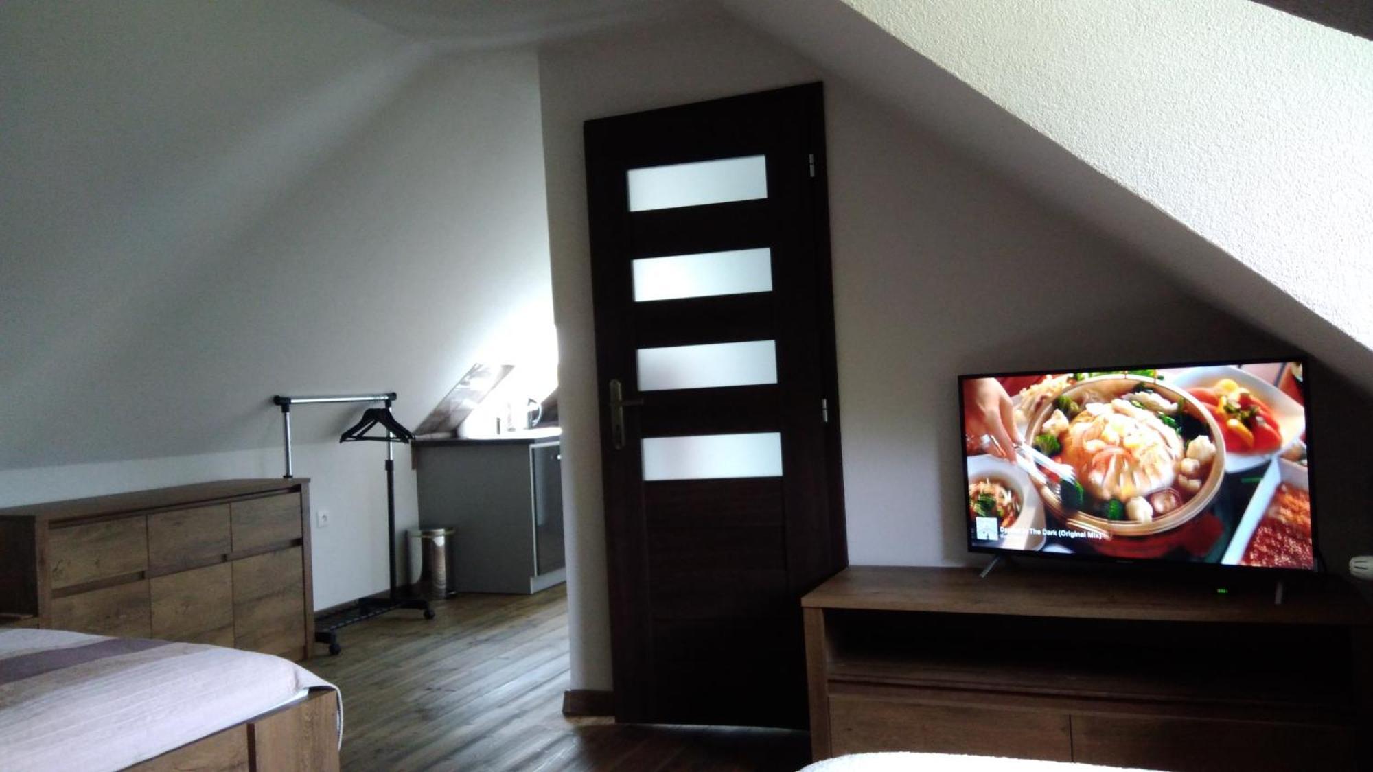 Liptovský Mikuláš Apartman Route 18 מראה חיצוני תמונה