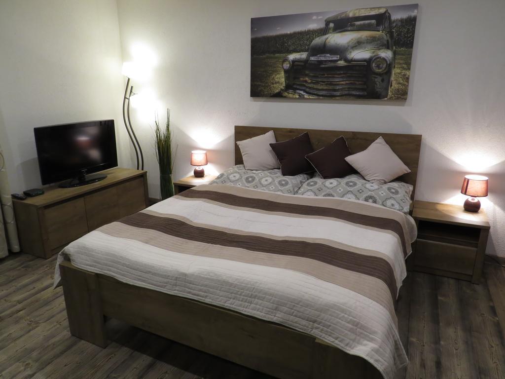 Liptovský Mikuláš Apartman Route 18 מראה חיצוני תמונה