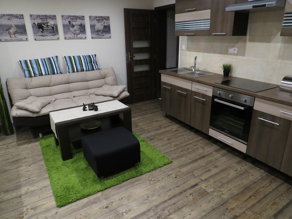 Liptovský Mikuláš Apartman Route 18 מראה חיצוני תמונה