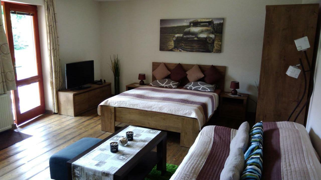Liptovský Mikuláš Apartman Route 18 מראה חיצוני תמונה